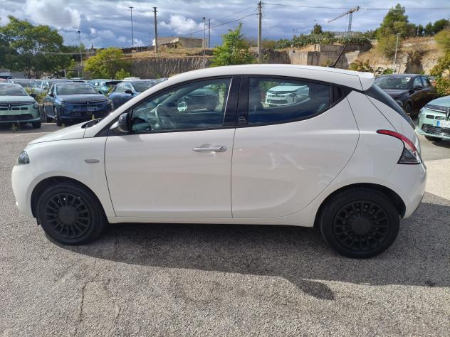 Lancia Ypsilon 1.0 FireFly 70cv S&S Hybrid SILVER - Foto 2