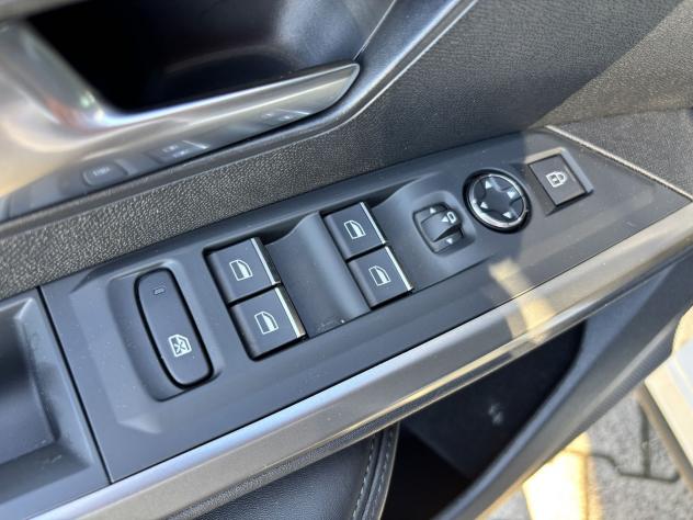 Peugeot 3008 Hybrid 145 GT Line e-DCS 6 #Cerchi 19" #AmbientLight - Foto 10