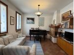 Casa indipendente con giardino e autorimessa