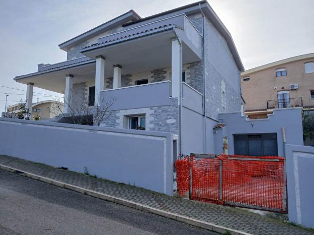 Villa in Vendita in zona INCORONATA con giardino - Foto 5