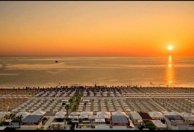 RIMINI vendo Hotel 44 camere sulla spiaggia - Foto 2
