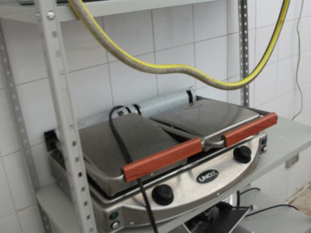"Vendsi arredamento per enoteche/alimentari e attrezzature" - Foto 5