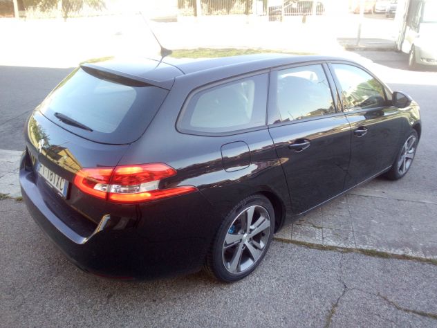 PEUGEOT 308 SW ALLURE 1.5HDI 130cv Euro 6 - Foto 2