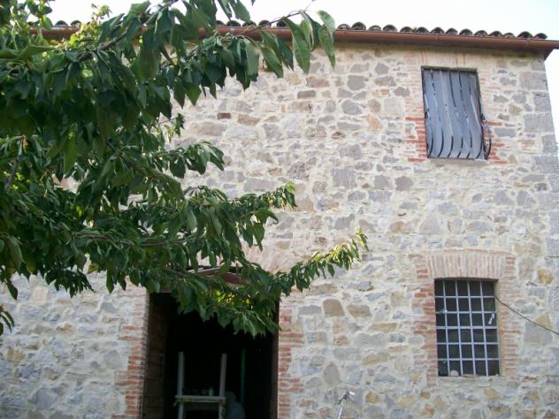 Nell campagne di Montecchio casale di 160mq circondato da 2,2ha di terreno - Foto 2