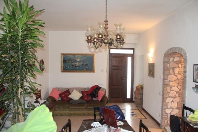 Orvieto (Fraz. Tordimonte) - Vendesi abitazione indipendente ristrutturata composta da due appartamenti con garage e area esterna