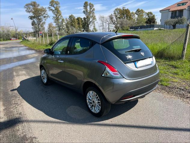 Lancia Ypsilon 0.9 TwinAir 85 CV 5 porte Metano Ecochic Silver - Foto 6
