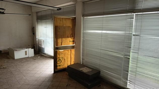 Locale comm.le/Fondo in affitto a Cascina 38 mq Rif: 1354842