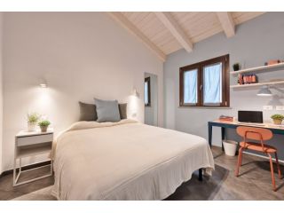 APARTMENT 39 - ROOM A