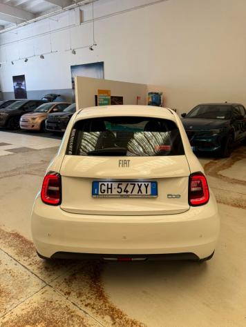 Fiat 500 500e Berlina 42 kWh Icon - Foto 5
