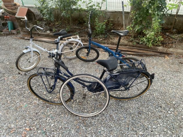 biciclette 1 graziella da una simile e una da donna vendo tutte in lotto