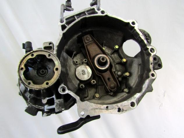 02J300047MX CAMBIO MECCANICO VOLKSWAGEN NEW BEETLE 1.9 D 66KW 5M 3P (2003) RICAMBIO USATO 02J301107C