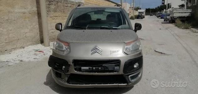Ricambi Citroen Picasso 1.6 D del 2010 motore 9HX - Foto 2