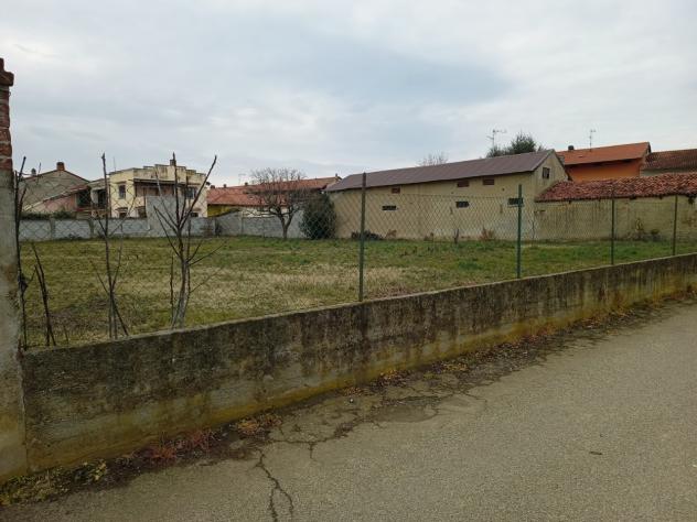 Borgo d' ALe - terreno edificabile
in zona centrale, terreno edificabile di 1400 mq, Rapporto di copertura 45%; Indice fondiario 0,90 mc/mq; Piani fuo - Foto 2