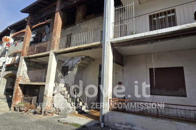 Rustico / Casale di 179 m² con 5 locali e posto auto in vendita a Sangiano