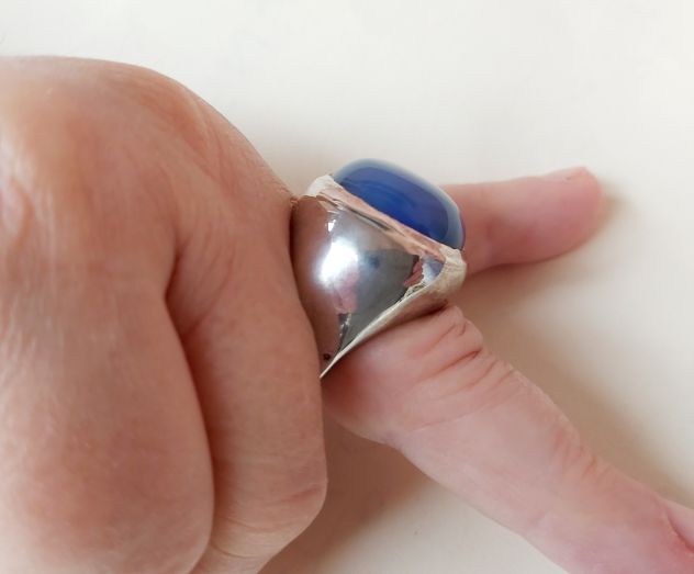 Anello fascione in argento 925 con cabochon tondo in agata azzurra - Foto 5