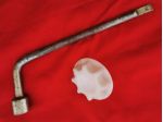 CHIAVE RUOTA Yaris + ( dado di fissaggio ruota )