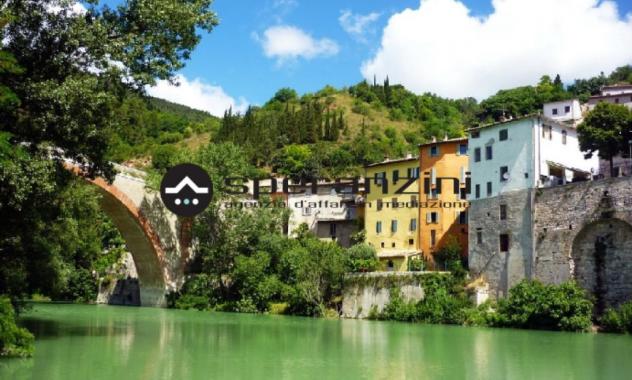 In posizione riservata ma facilmente raggiungibile dalle principali vie di comunicazione, proponiamo in vendita una caratteristica porzione di casa co