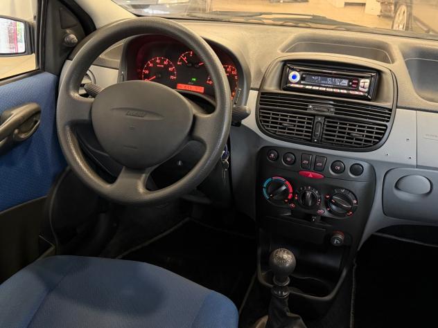 Fiat Punto 1.2i cat 3 porte SX - Foto 4
