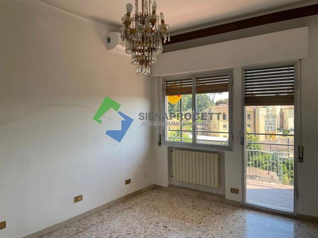 Zona Uncinello a Siena, appartamento con ampio balcone panoramico. - Foto 2
