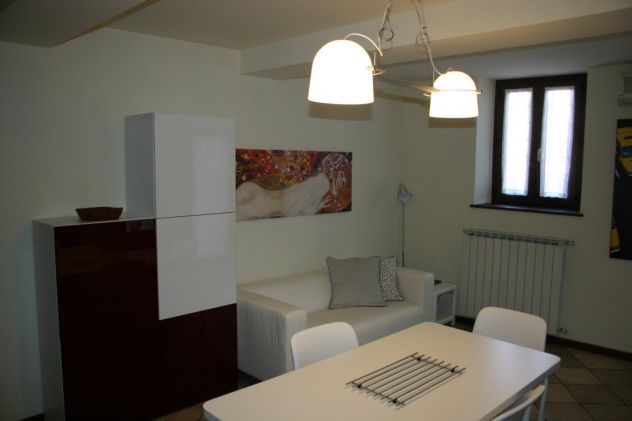 SOLO A STUDENTI affittasi appartamento trendy Termoautonomo con - Foto 2