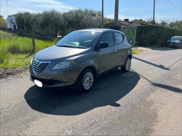 Lancia Ypsilon 0.9 TwinAir 85 CV 5 porte Metano Ecochic Silver - Foto 2