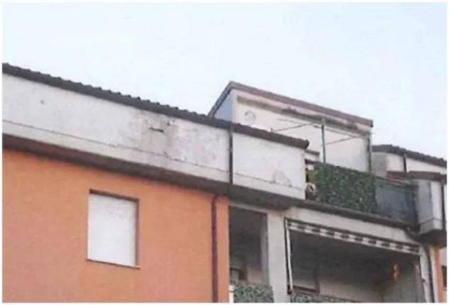 Immobile in asta di 205 m² con più di 5 locali e box auto in vendita a Castelraimondo - Foto 2