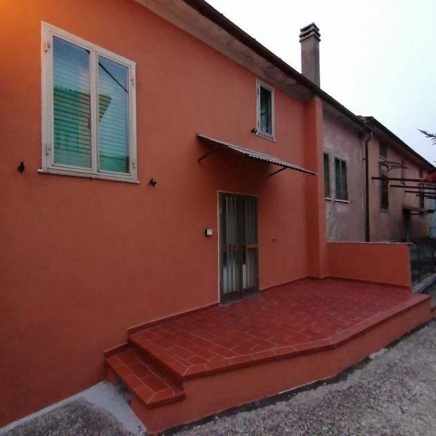 Nella Fraz.di Selvena, comune di Castell'Azzara vendiamo intera palazzina con possibilità di duplice appartamento. Accompagna lo stabile un piccolo gi - Foto 2