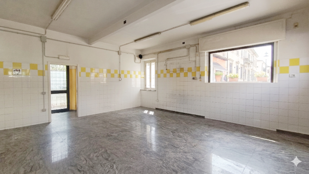 Locale comm.le/Fondo in affitto a Sant'Anna - Lucca 121 mq Rif: 1404842