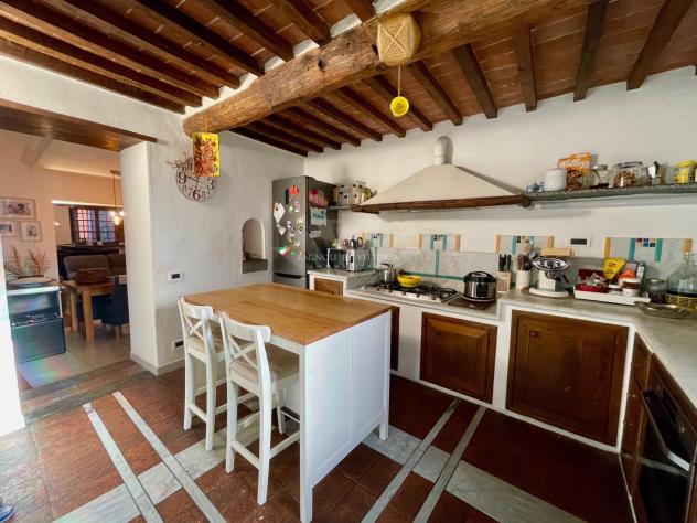 RUSTICO di 10 vani e di 250 mq (PIETRASANTA - Crociale) rif. 037 - Foto 12
