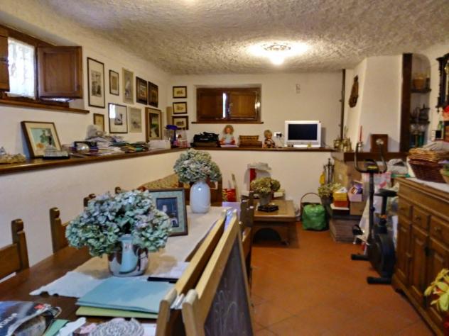 Villa bifamigliare su piu' piani con possibilita' di divisione in due unita' distinte con ingressi separati .La casa è cosi composta da : pt ingresso - Foto 4