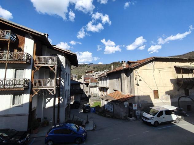 Ampio trilocale in centro a Cesana Torinese - Foto 9