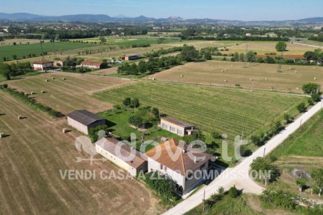 Rustico / Casale di 520 m² con più di 5 locali e posto auto in vendita a Montepulciano