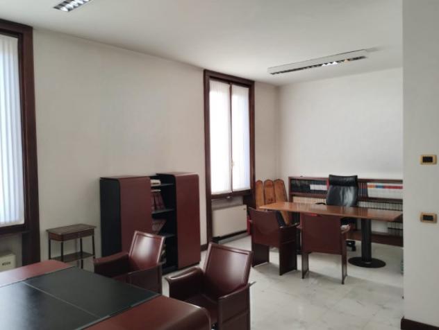 Immobile di 164 m² con 3 locali in affitto a Brescia - Foto 3