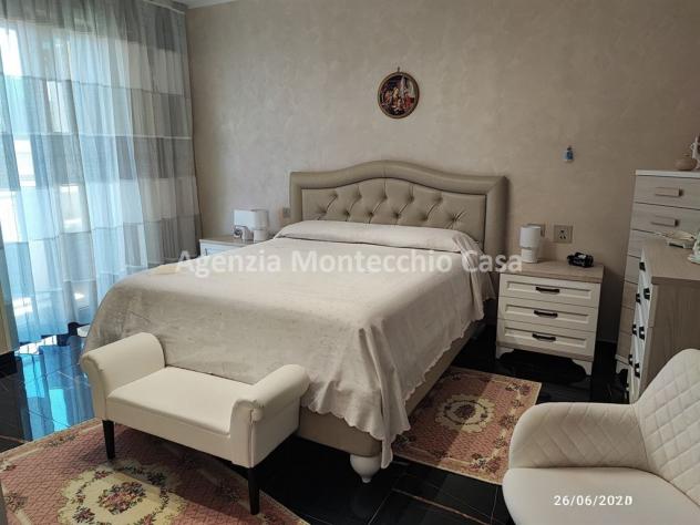 Appartamento completamente ristrutturato con tre camere, taverna, garage e ampio scoperto esclusivo - Foto 3