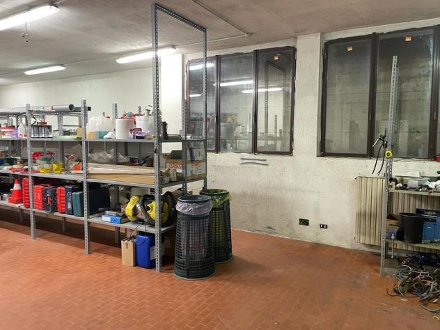 VA98 - ampio laboratorio con magazzino ed ampio posteggio riservato per 5 auto - Foto 4