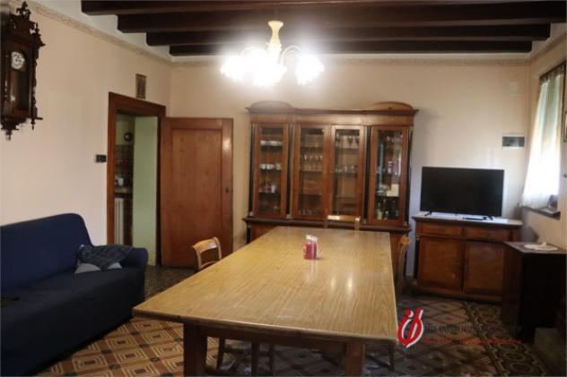 Rustico / Casale di 340 m² con più di 5 locali e box auto in vendita a Erbè - Foto 12