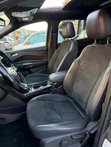 Ford Kuga 2.0 TDCI 150 CV S&S 4WD Powershift ST-Line - Foto 9