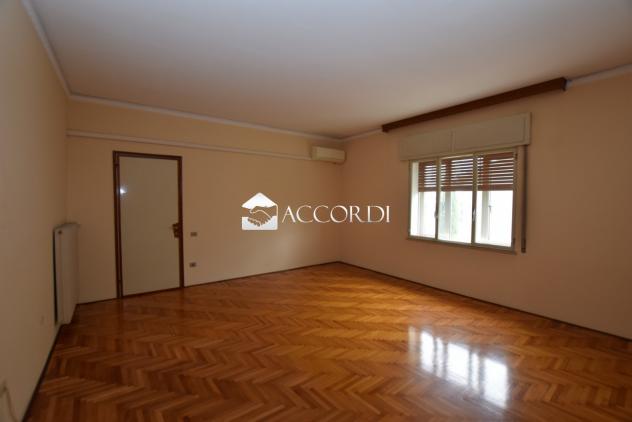 VILLA A SCHIERA di 7 vani e di 250 mq (VOLPAGO DEL MONTELLO) rif. RS677 - Foto 12