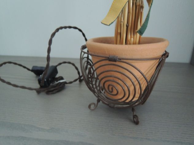 Lampada da tavolo ARTIGIANALE realizzata a mano. - Foto 2