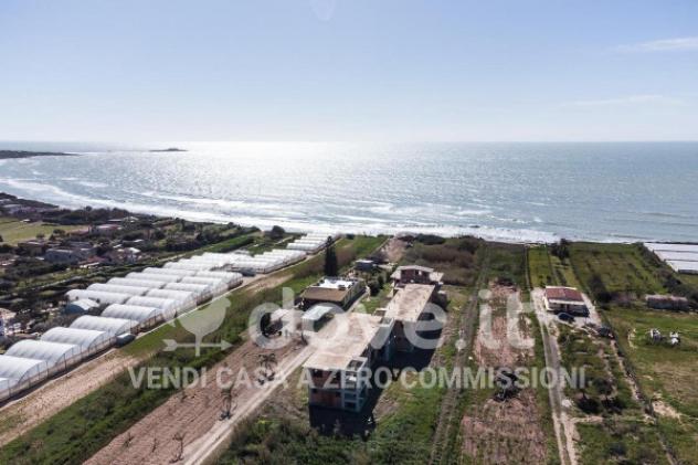 Villa di 660 m² con più di 5 locali e posto auto in vendita a Pachino