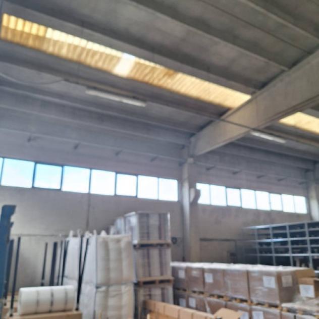 Immobile di 390 m² con 1 locale in vendita a Castelnuovo Rangone
