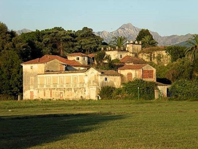 Villa in vendita a Marina di Carrara - Carrara 2300 mq Rif: 1421110