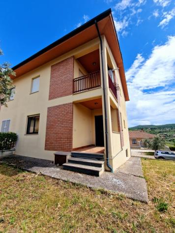 Porzione di casa in vendita a Montecchio