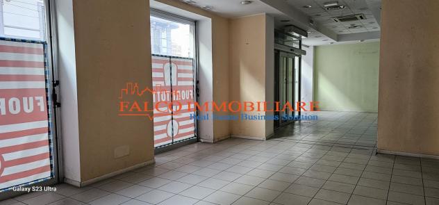 MILANO, VIA FARINI - AFFITTASI NEGOZIO 4 LUCI 150 MQ - Foto 6