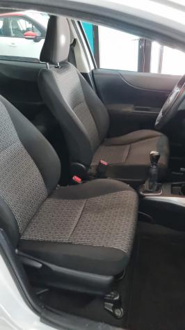 Toyota Yaris 1.4 D-4D 5 porte Lounge - Foto 8