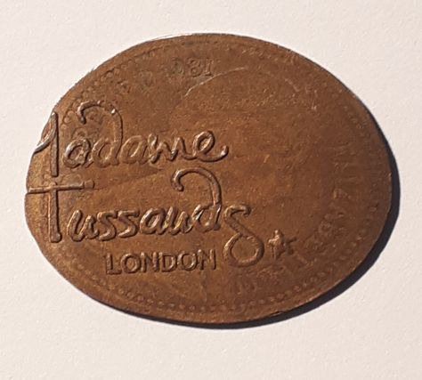 Medaglia commemorativa per il busto di ELISABETTA II^, Museo Madame Tussauds Lon - Foto 2