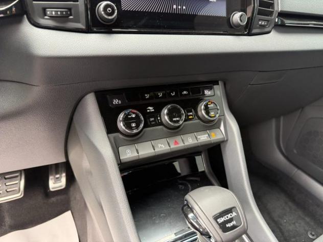 SKODA Karoq 2.0 TDI 4x4 DSG SportLine Matrix Navi ACC Camera rif. 23460937 - Foto 10