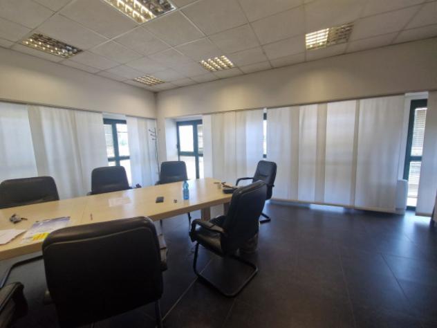 Immobile di 2200 m² con più di 5 locali in affitto a Parabiago - Foto 12