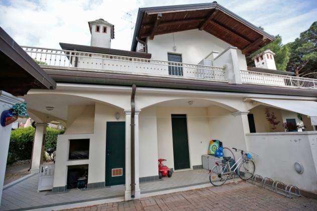 Lido di Spina, introvabile! vendiamo a due passi dal mare, zona centro, doppi servizi, riscaldamento, giardino!