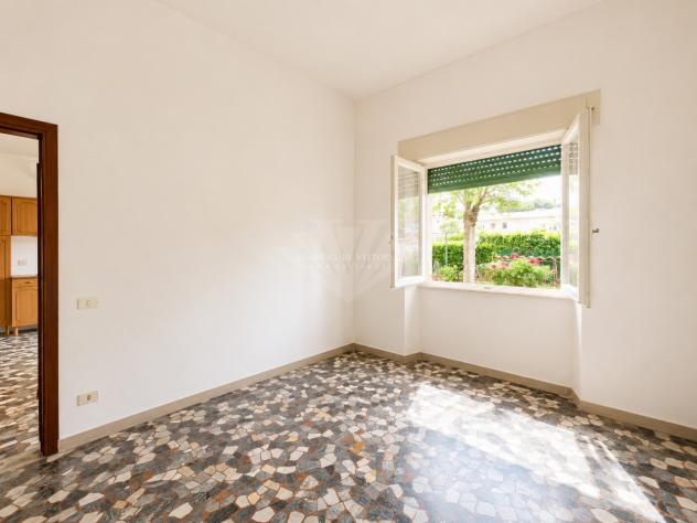 APPARTAMENTO di 5 vani e di 85 mq (PIETRASANTA - Tonfano) rif. 488/V - Foto 17